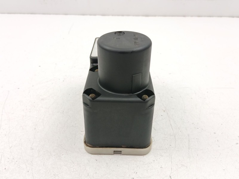 Recambio de compresor cierre centralizado para volkswagen polo (6n2) 1.4 referencia OEM IAM 6N0962257A  