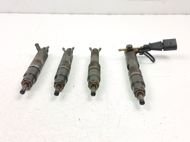Recambio de inyectores juego para seat toledo ii (1m2) 1.9 tdi referencia OEM IAM 038130202A  038130202E