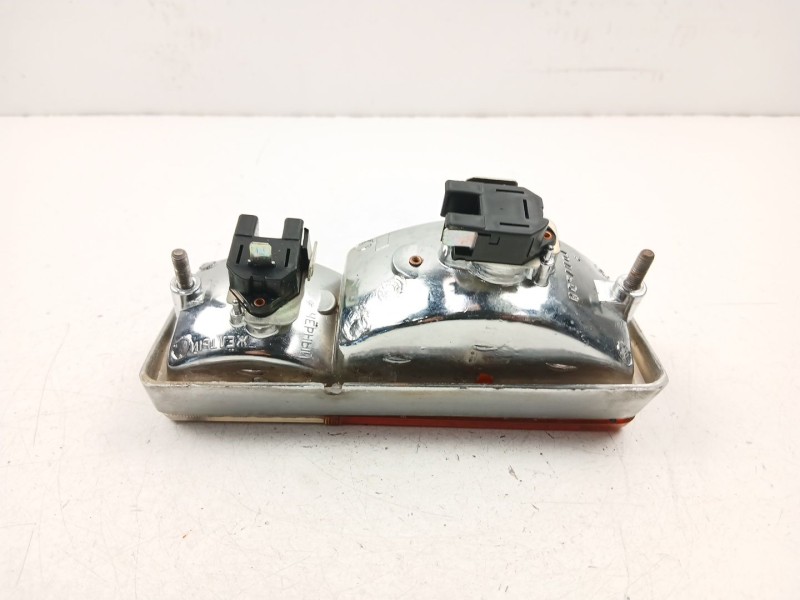 Recambio de piloto delantero derecho para lada niva 1.6 g referencia OEM IAM 21033712070  