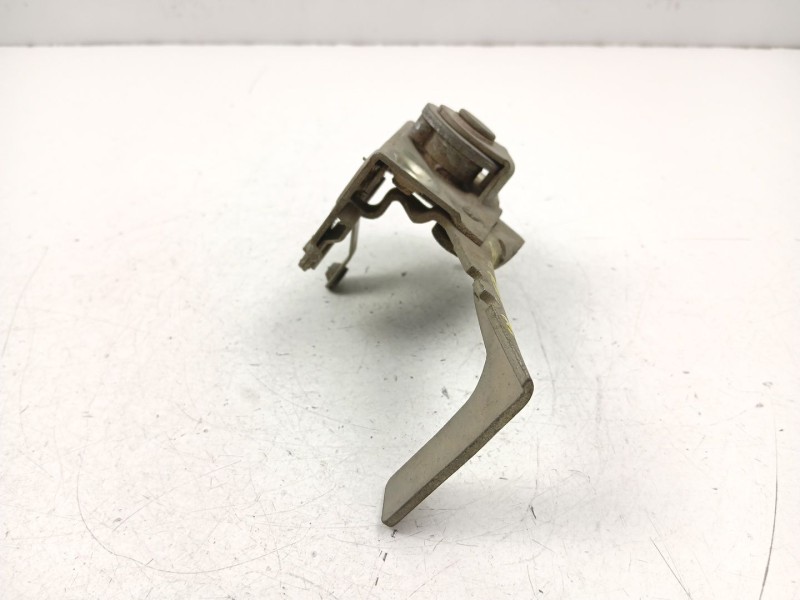 Recambio de cerradura puerta delantera izquierda para lada niva 1.6 g referencia OEM IAM 4623765  