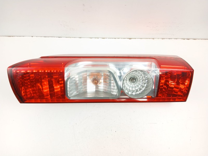 Recambio de piloto trasero derecho para peugeot boxer autobús 3.0 hdi 145 referencia OEM IAM 1365777080  