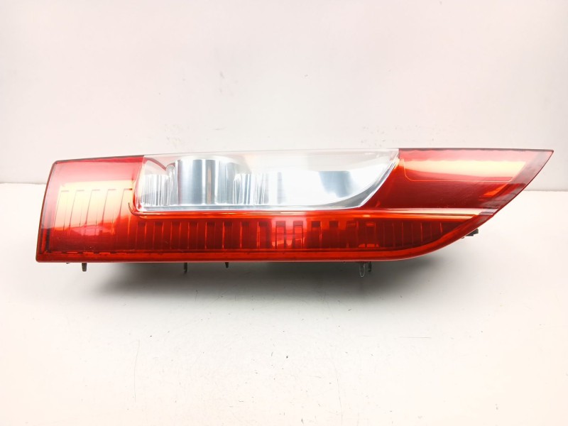 Recambio de piloto trasero derecho para peugeot boxer autobús 3.0 hdi 145 referencia OEM IAM 1365777080  