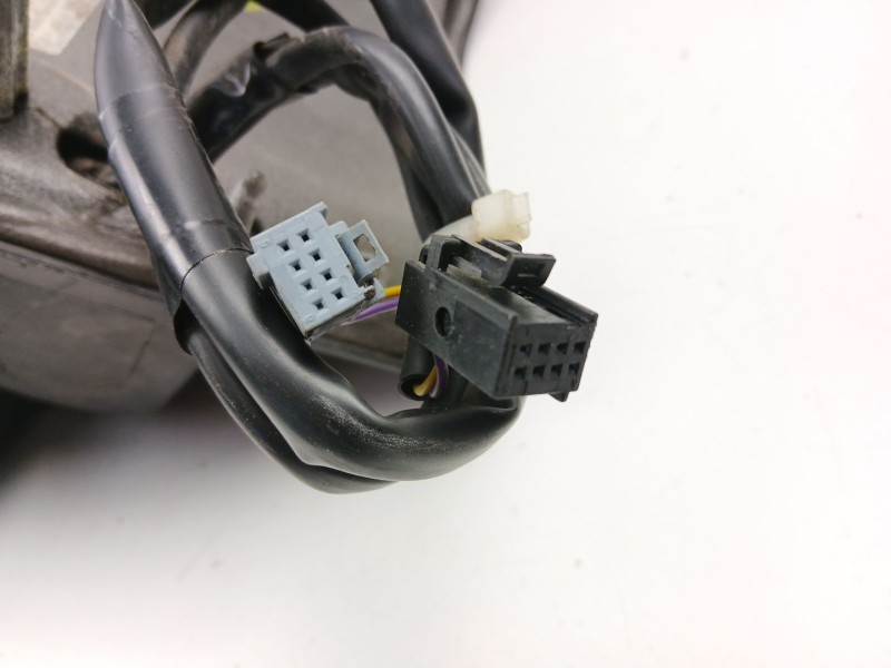 Recambio de retrovisor izquierdo para peugeot boxer autobús 3.0 hdi 145 referencia OEM IAM 815460  