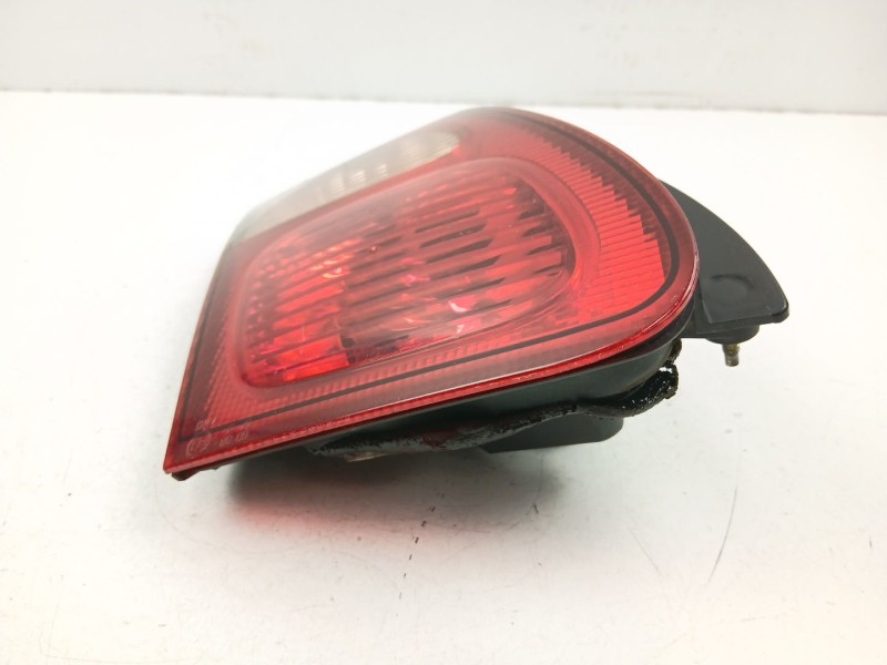 Recambio de piloto porton izquierdo para nissan almera 2.2 d referencia OEM IAM 265555M529  