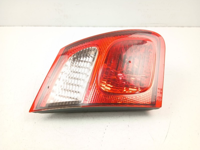 Recambio de piloto porton izquierdo para nissan almera 2.2 d referencia OEM IAM 265555M529  