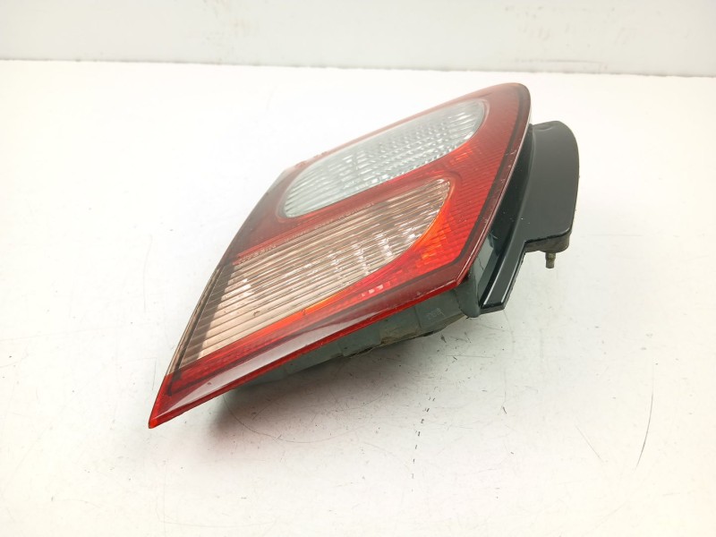 Recambio de piloto porton derecho para nissan almera 2.2 d referencia OEM IAM 265505M529  