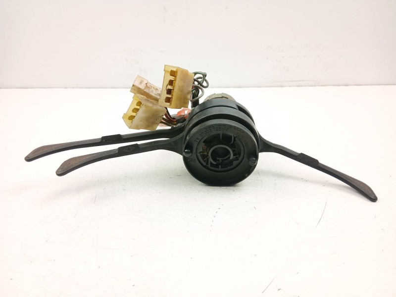 Recambio de mando luces y limpias para lada niva 1.6 g referencia OEM IAM 3700379577  