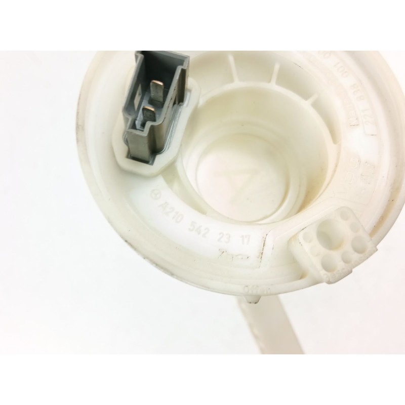 Recambio de bomba combustible aforador para mercedes-benz clase e (w210) e 270 cdi (210.016) referencia OEM IAM A2105422317  