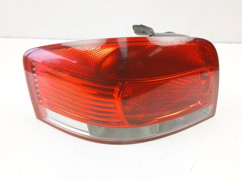 Recambio de piloto trasero izquierdo para audi a3 (8p1) 2.0 tdi 16v referencia OEM IAM 8P0945095  