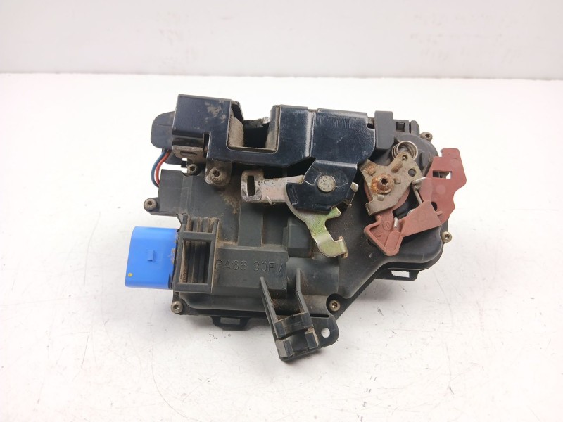 Recambio de cerradura puerta delantera izquierda para audi a3 (8p1) 2.0 tdi 16v referencia OEM IAM 4E1837015  