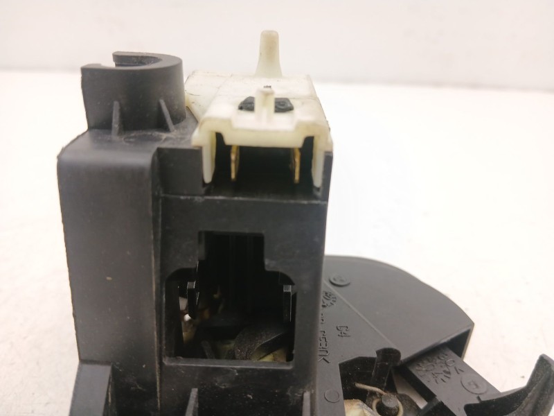 Recambio de cerradura puerta delantera izquierda para renault clio ii (bb_, cb_) 1.2 lpg referencia OEM IAM 7702295389  