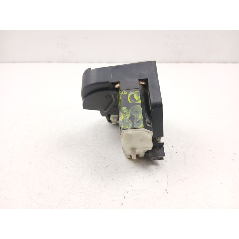 Recambio de cerradura puerta delantera derecha para renault clio ii (bb_, cb_) 1.2 lpg referencia OEM IAM 7701045305  