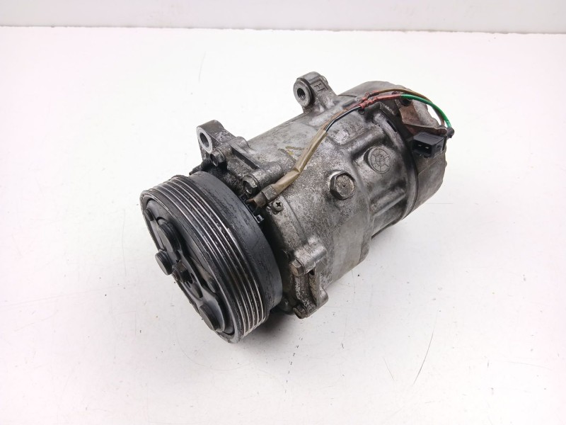 Recambio de compresor aire acondicionado para volkswagen golf iv (1j1) 1.9 tdi referencia OEM IAM 1J0820805  