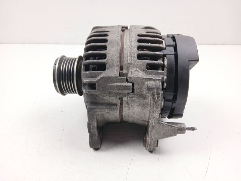 Recambio de alternador para volkswagen golf iv (1j1) 1.9 tdi referencia OEM IAM 038903023L  0124325001