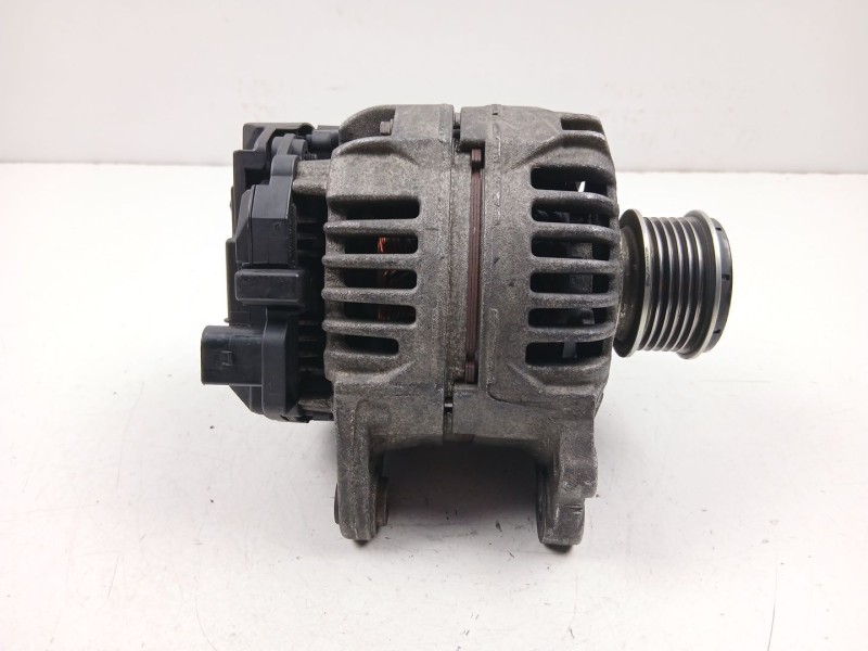 Recambio de alternador para volkswagen golf iv (1j1) 1.9 tdi referencia OEM IAM 038903023L  0124325001