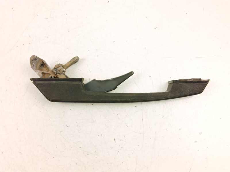 Recambio de manilla trasera derecha para volvo 740 kombi (745) 2.3 referencia OEM IAM 6846647  