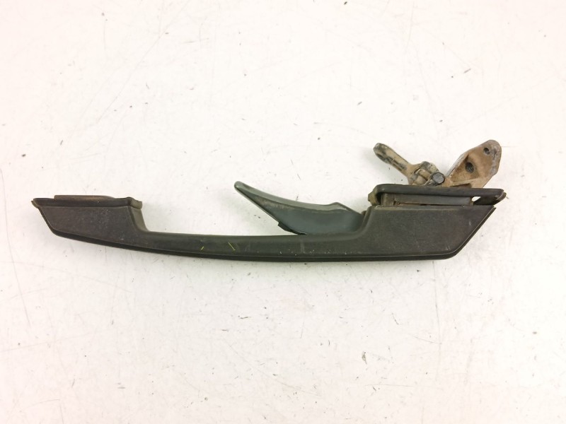 Recambio de manilla delantera izquierda para volvo 740 kombi (745) 2.3 referencia OEM IAM 6846646  