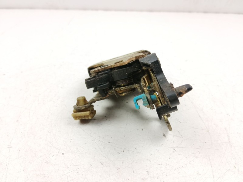 Recambio de cerradura puerta trasera izquierda para daewoo lanos (klat) 1.5 referencia OEM IAM 96305413  