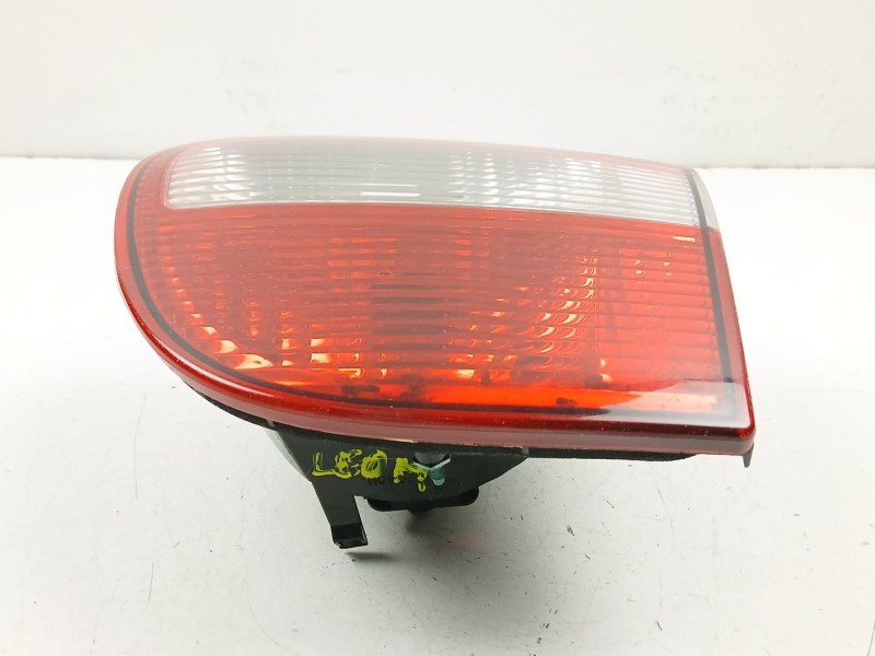 Recambio de piloto porton derecho para seat leon (1m1) 1.9 tdi referencia OEM IAM 1M6945092B  