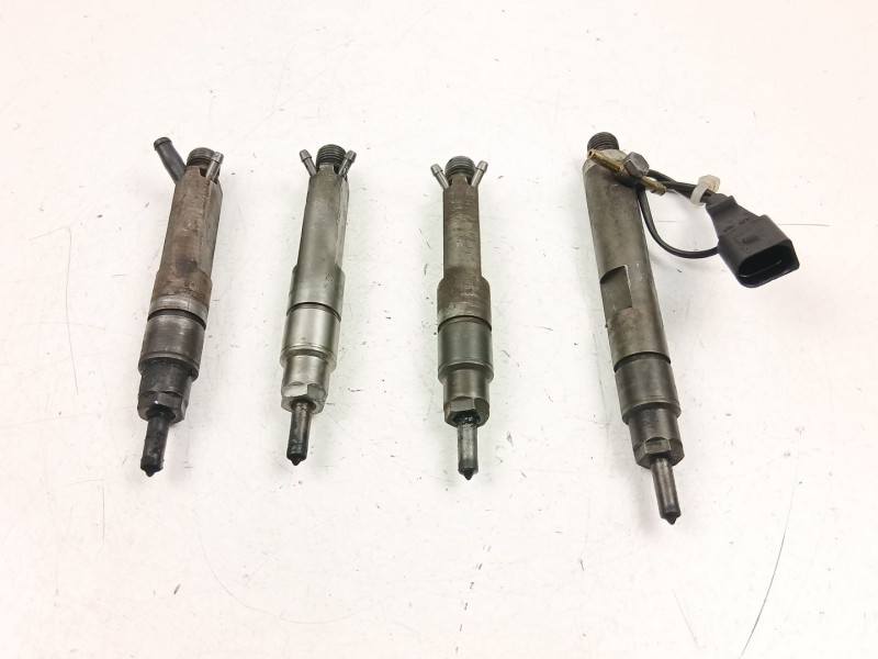 Recambio de inyectores juego para seat leon (1m1) 1.9 tdi referencia OEM IAM 028130202P 038130201S 0432193696