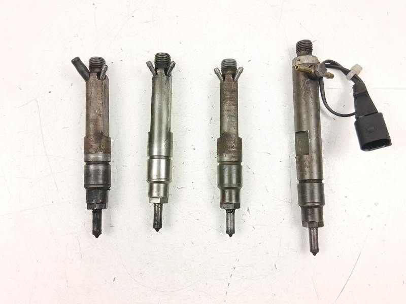 Recambio de inyectores juego para seat leon (1m1) 1.9 tdi referencia OEM IAM 028130202P 038130201S 0432193696