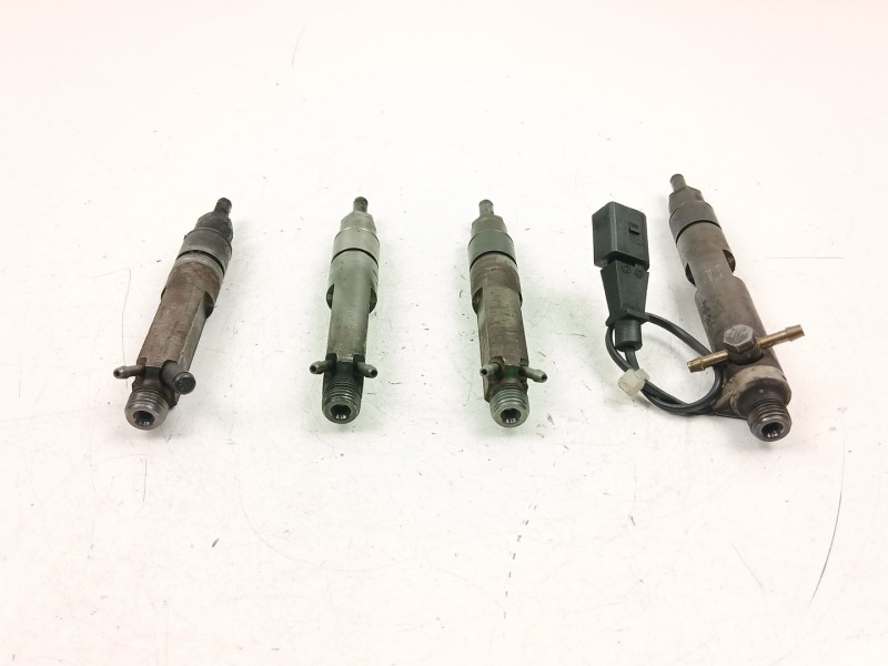 Recambio de inyectores juego para seat leon (1m1) 1.9 tdi referencia OEM IAM 028130202P 038130201S 0432193696