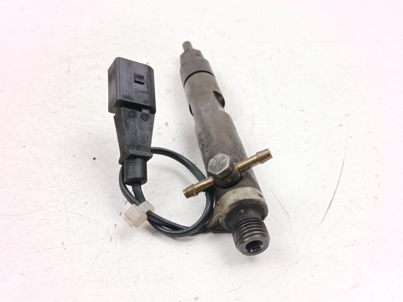 Recambio de inyectores juego para seat leon (1m1) 1.9 tdi referencia OEM IAM 028130202P 038130201S 0432193696