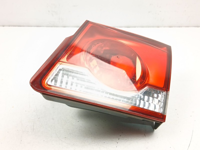 Recambio de piloto porton derecho para chevrolet cruze (j300) 1.6 referencia OEM IAM 95971551  