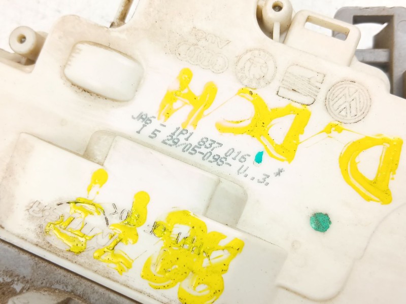 Recambio de cerradura puerta delantera derecha para seat leon (1p1) 1.9 tdi referencia OEM IAM 1P1837016  