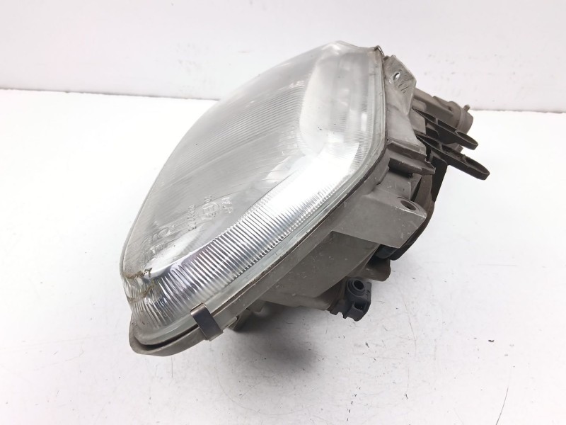 Recambio de faro derecho para renault laguna i (b56_, 556_) 1.8 (b56z) referencia OEM IAM 7701038262  