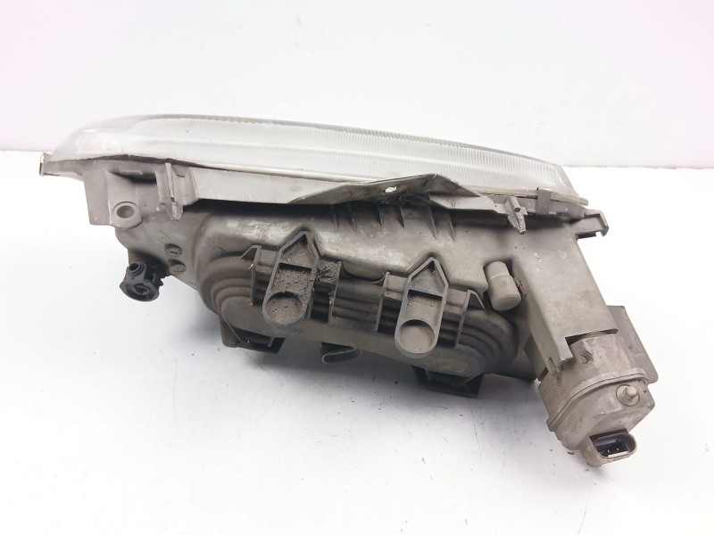Recambio de faro derecho para renault laguna i (b56_, 556_) 1.8 (b56z) referencia OEM IAM 7701038262  