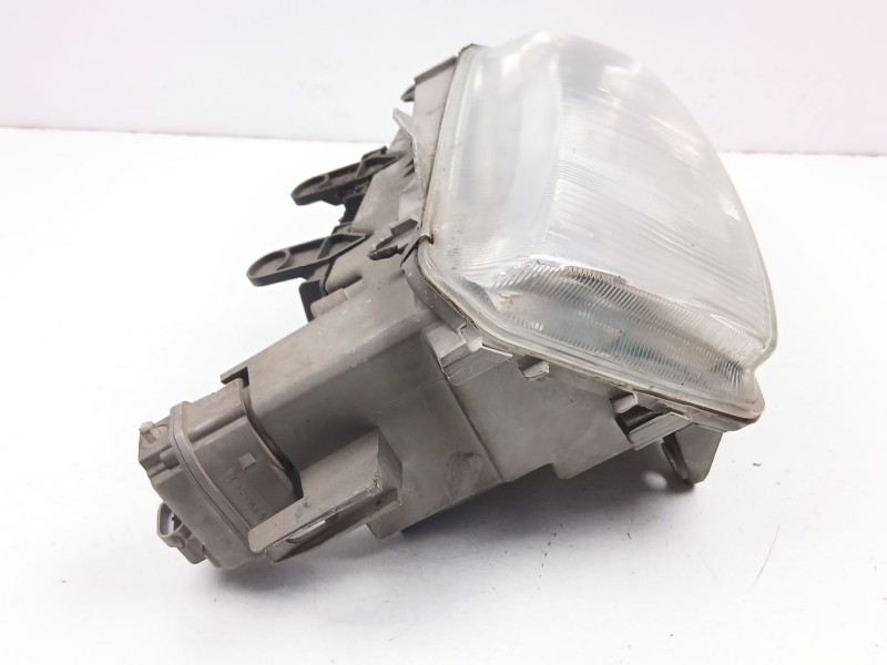 Recambio de faro derecho para renault laguna i (b56_, 556_) 1.8 (b56z) referencia OEM IAM 7701038262  