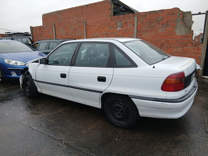 opel astra f sedán (t92) del año 1992