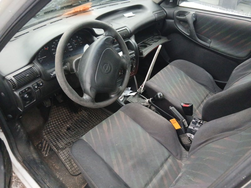 opel astra f sedán (t92) del año 1992