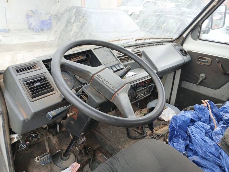 nissan trade caja/chasis del año 1986