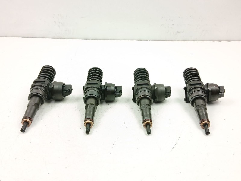 Recambio de inyectores juego para seat leon (1p1) 1.9 tdi referencia OEM IAM 038130073AG  