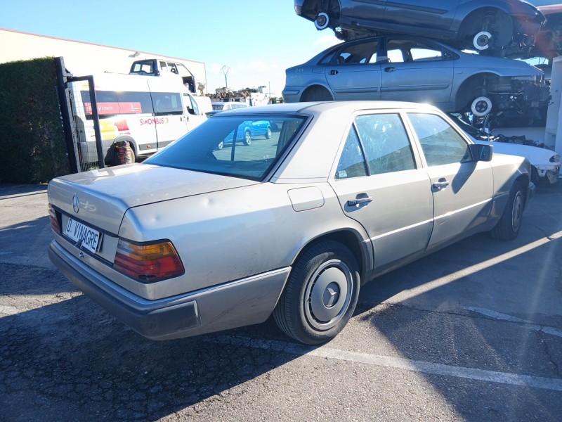 mercedes-benz 124 sedán (w124) del año 1989