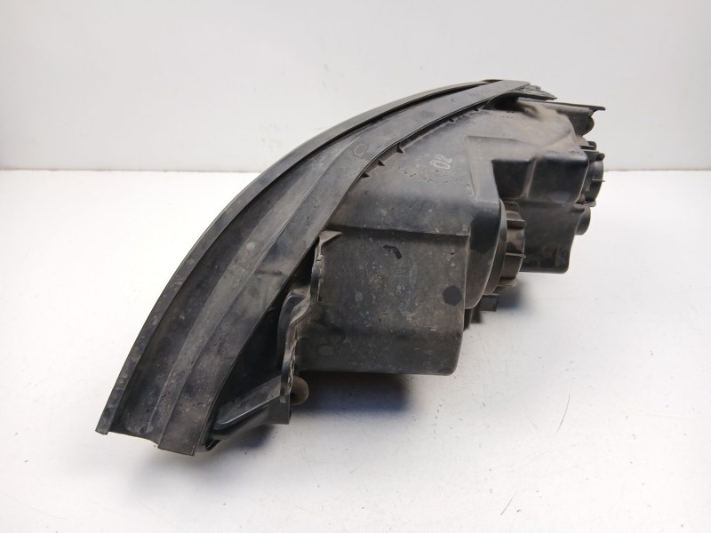 Recambio de faro derecho para kia sorento i (jc) 2.5 crdi referencia OEM IAM 921023E060  