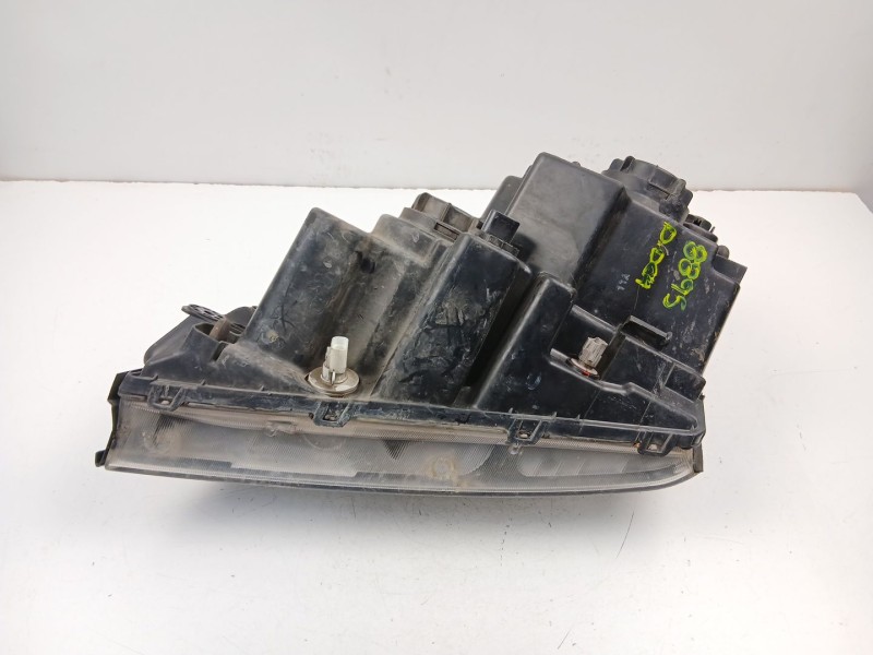 Recambio de faro derecho para kia sorento i (jc) 2.5 crdi referencia OEM IAM 921023E060  