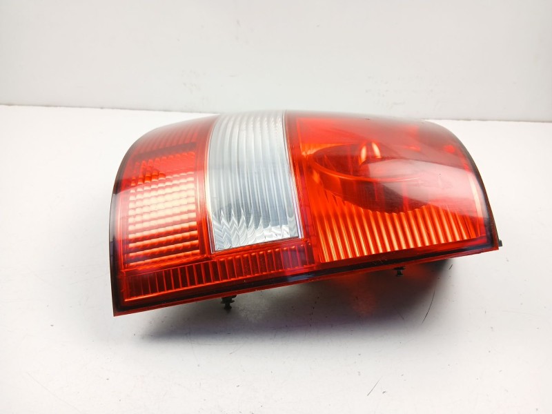 Recambio de piloto trasero izquierdo para kia sorento i (jc) 2.5 crdi referencia OEM IAM 924013E010  