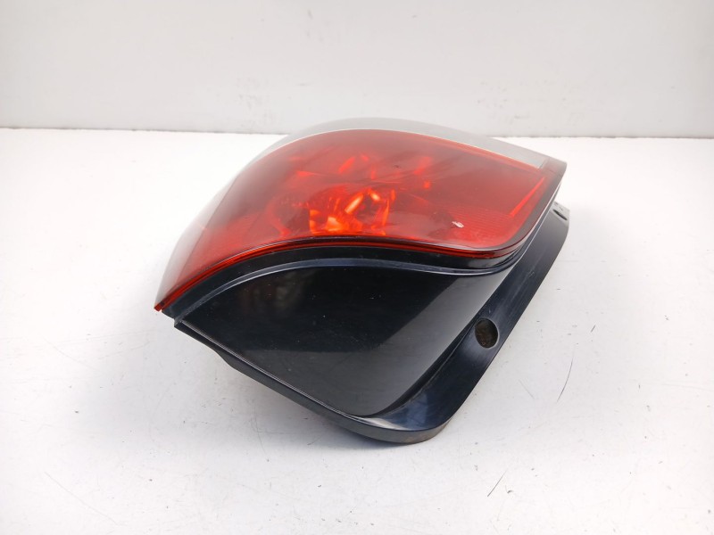 Recambio de piloto trasero izquierdo para kia sorento i (jc) 2.5 crdi referencia OEM IAM 924013E010  