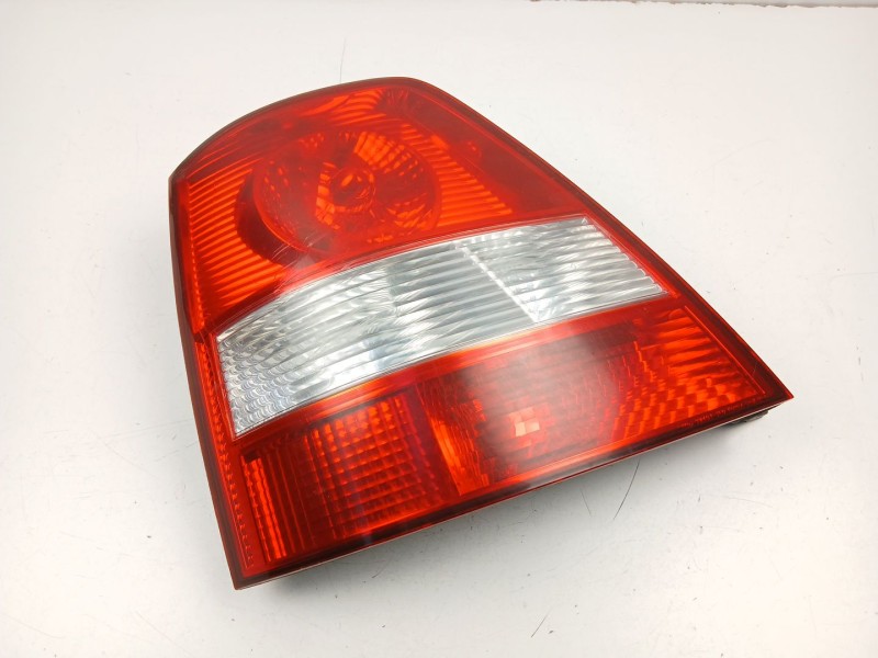 Recambio de piloto trasero derecho para kia sorento i (jc) 2.5 crdi referencia OEM IAM 924023E010  