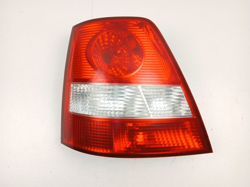 Recambio de piloto trasero derecho para kia sorento i (jc) 2.5 crdi referencia OEM IAM 924023E010  