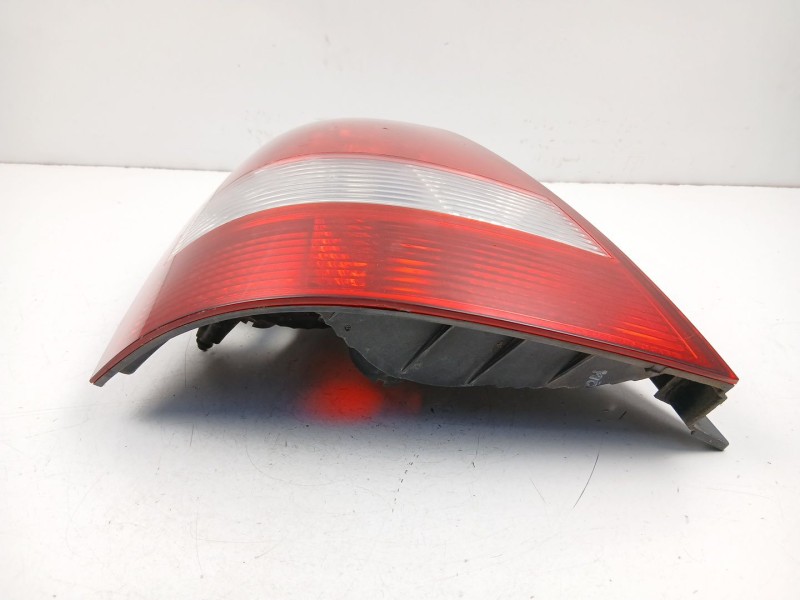 Recambio de piloto trasero derecho para kia sorento i (jc) 2.5 crdi referencia OEM IAM 924023E010  