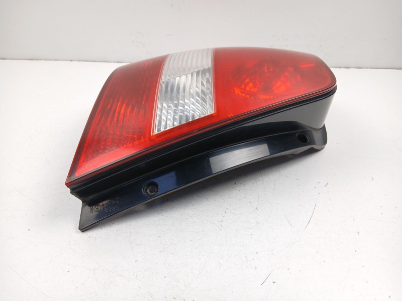 Recambio de piloto trasero derecho para kia sorento i (jc) 2.5 crdi referencia OEM IAM 924023E010  