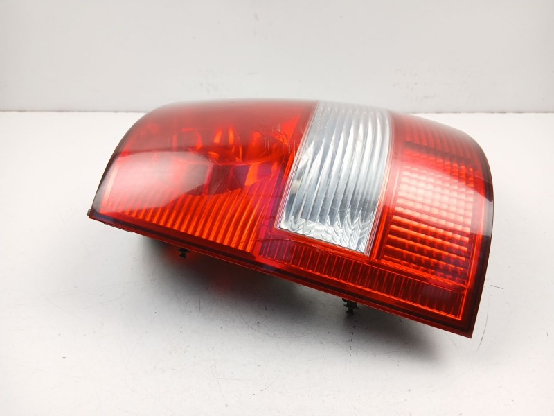 Recambio de piloto trasero derecho para kia sorento i (jc) 2.5 crdi referencia OEM IAM 924023E010  