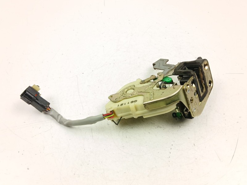 Recambio de cerradura puerta delantera derecha para kia sorento i (jc) 2.5 crdi referencia OEM IAM 813203E010  