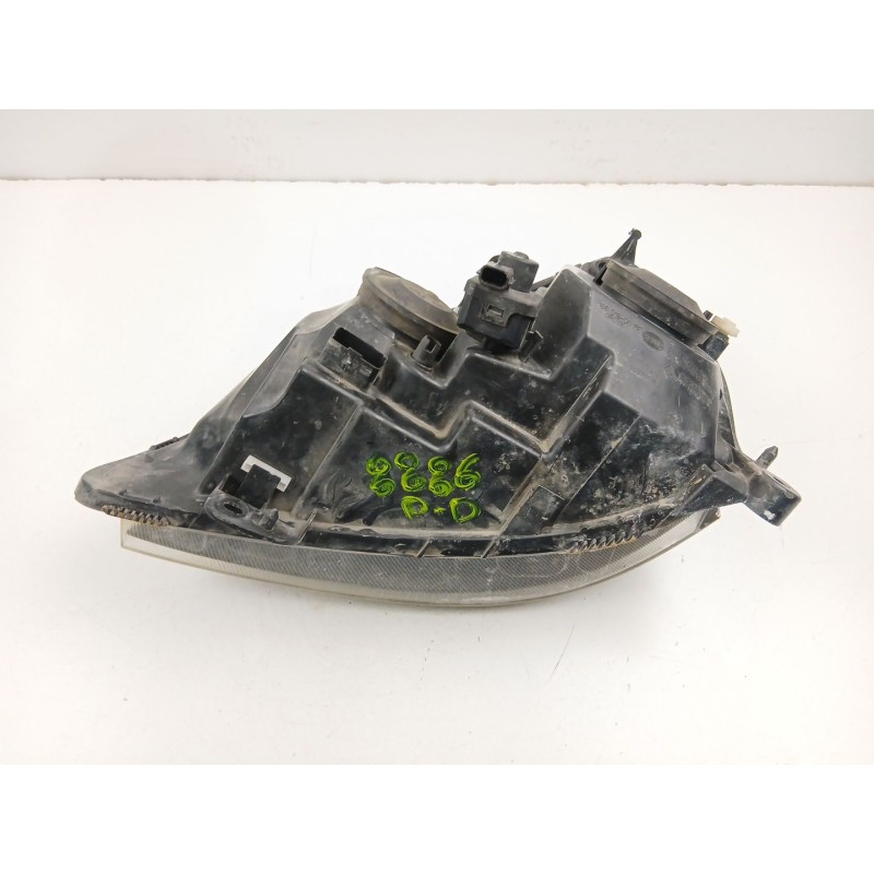 Recambio de faro derecho para renault clio ii (bb_, cb_) 1.5 dci (b/cb07) referencia OEM IAM 8200478985  