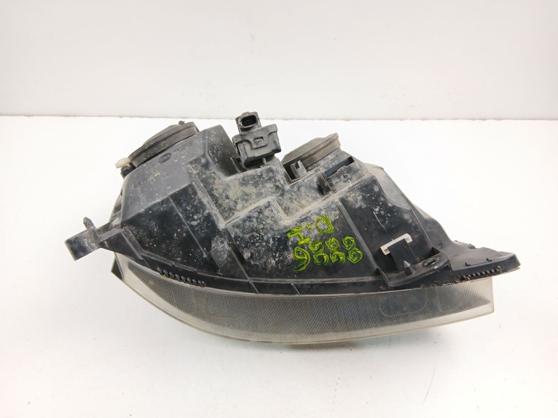 Recambio de faro izquierdo para renault clio ii (bb_, cb_) 1.5 dci (b/cb07) referencia OEM IAM 8200478984  