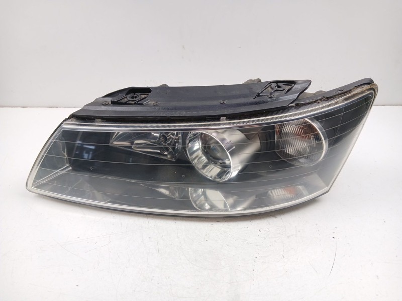 Recambio de faro izquierdo para hyundai sonata v (nf) 2.0 crdi referencia OEM IAM 921013K110  